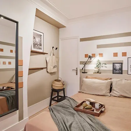 Dane - 1 A Ternes Apartment *